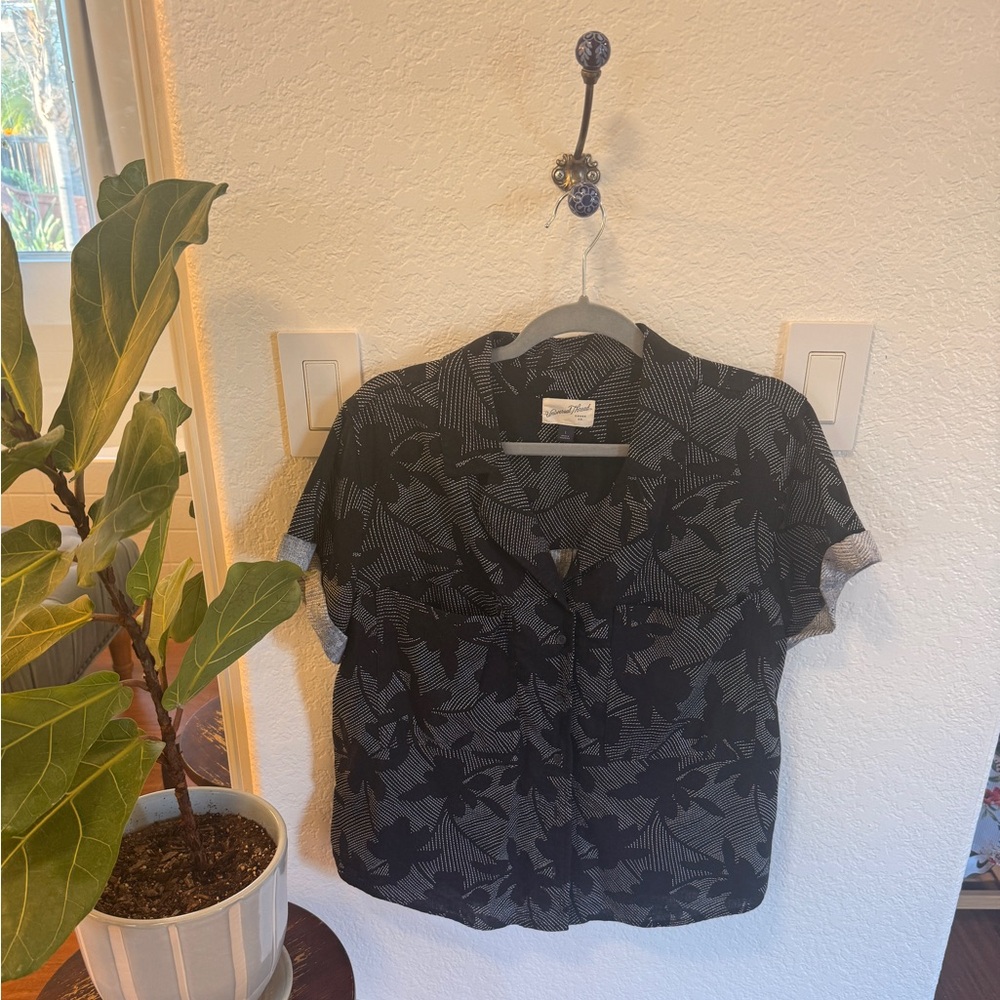 Universal Threads button down short sleeve